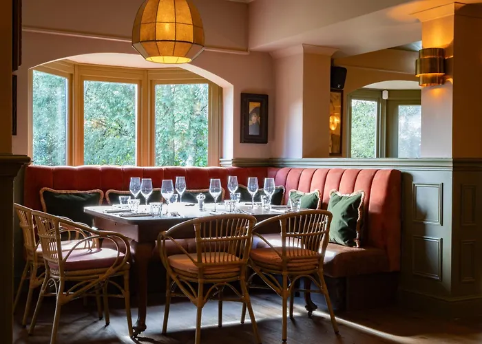 The Potters Heron - A Heartwood Inn